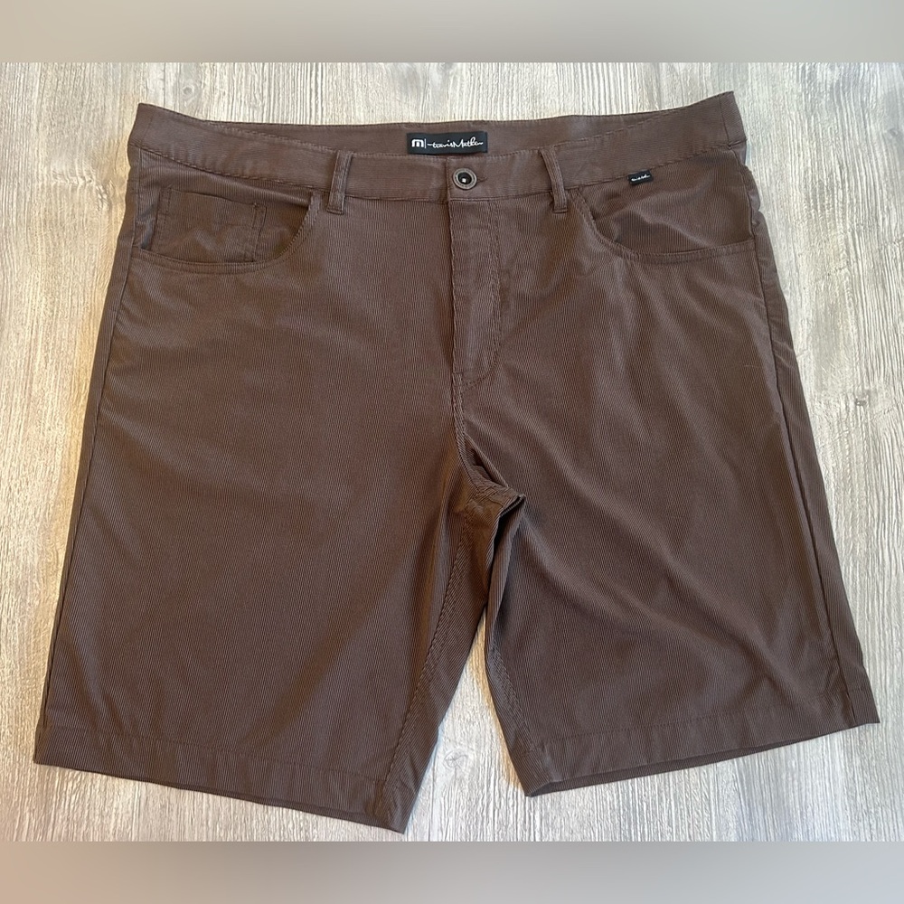 Travis Mathew Golf Shorts Tagged 38 Actual Waist 40 inches Brown Ribbed Pattern.